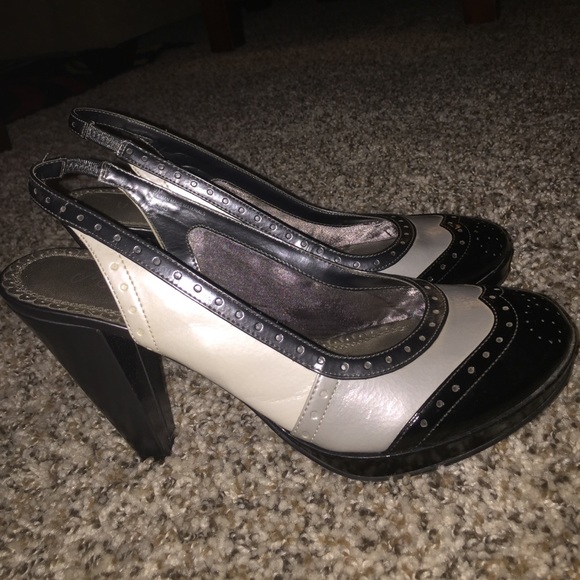 Miss Bison Heels - Picture 1 of 4